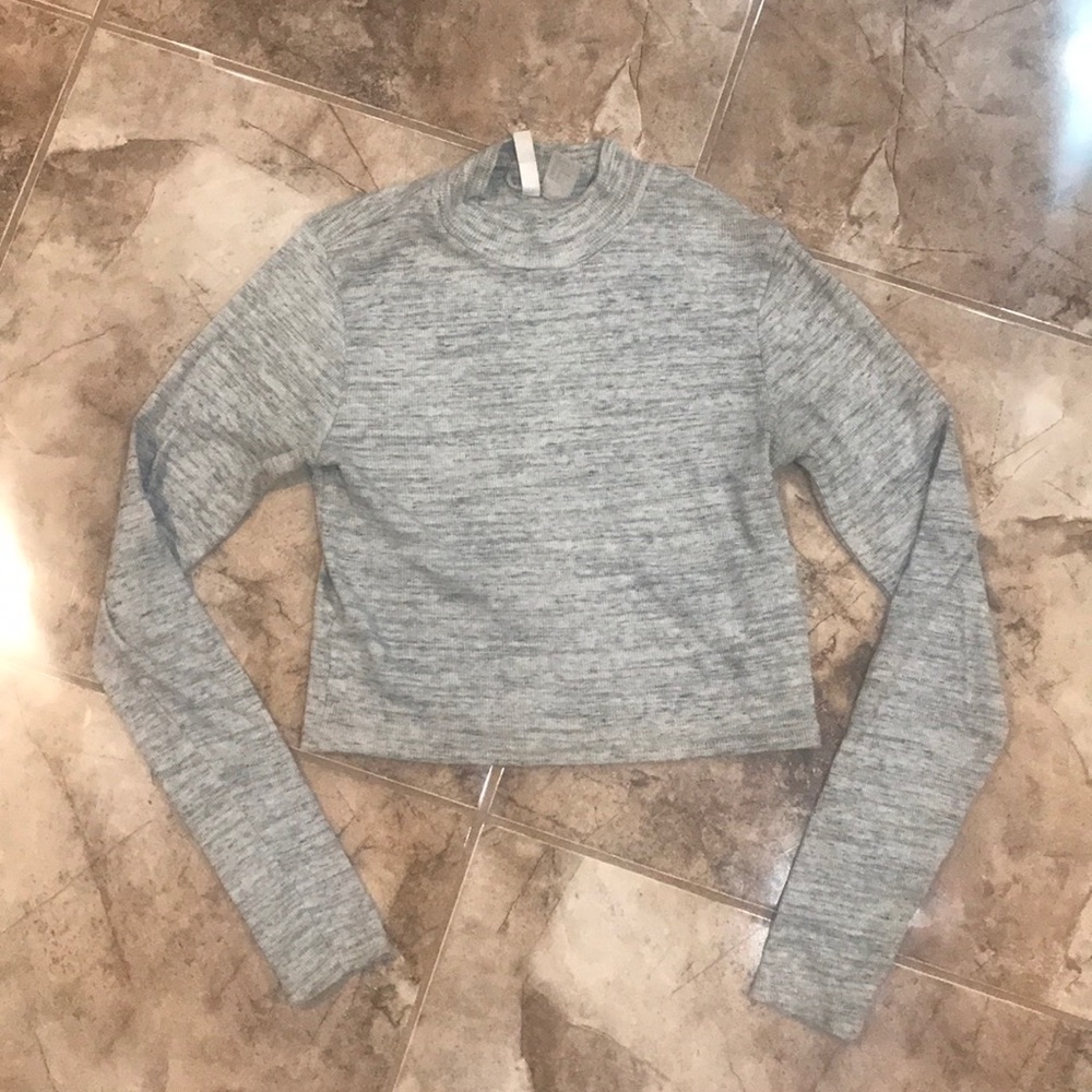 H&M cropped Turtleneck in gray size small